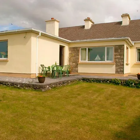 4-bed In Co Galway 5 Minutes From Beach Holiday home Inverin